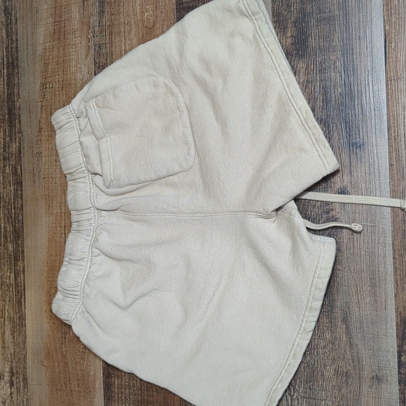 MNML Everyday SweatShorts 5" inseam Size Medium in Tan - Picture 3 of 4
